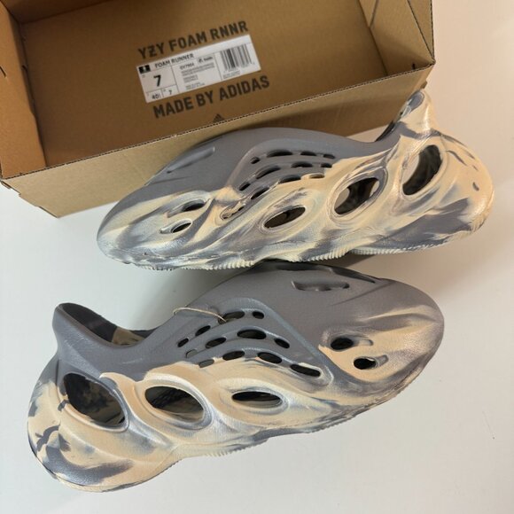 Adidas Yeezy Foam RNR MX Moon Grey Mens Size 7 NEW in Box - Picture 3 of 10